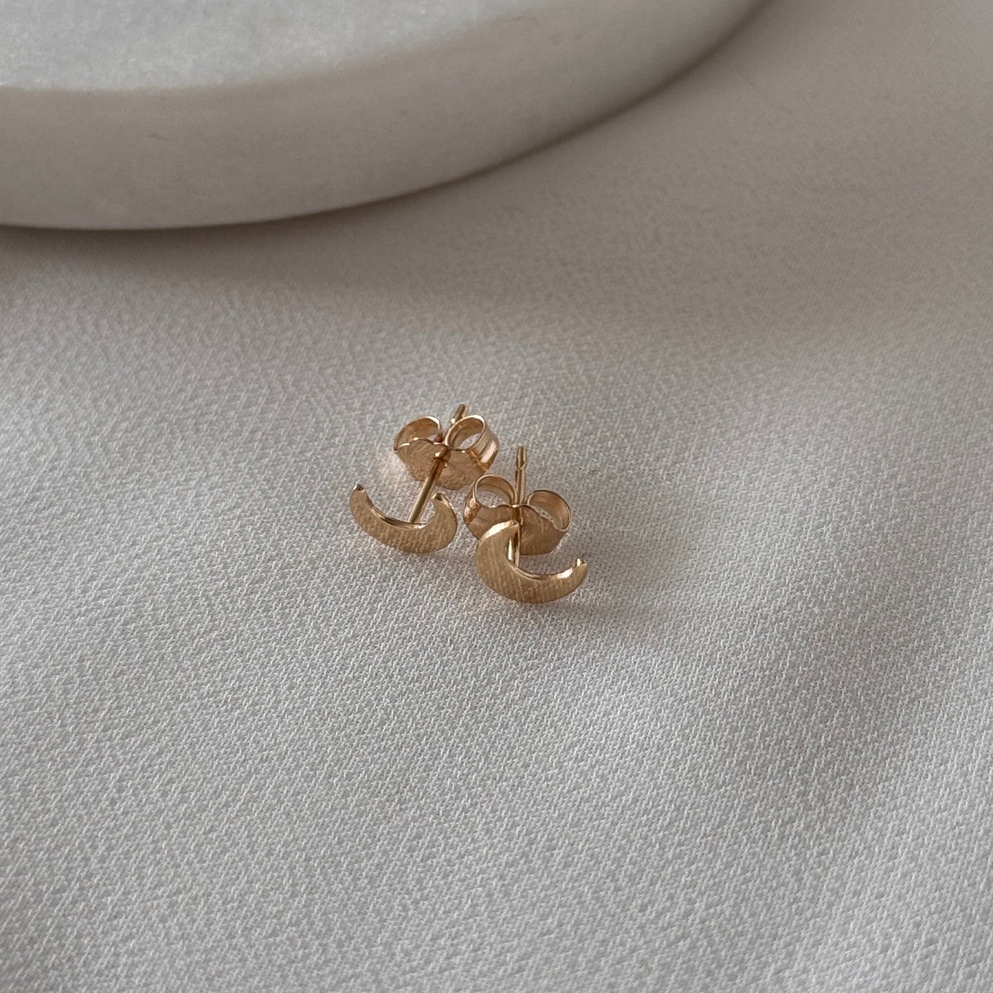 Moon studs